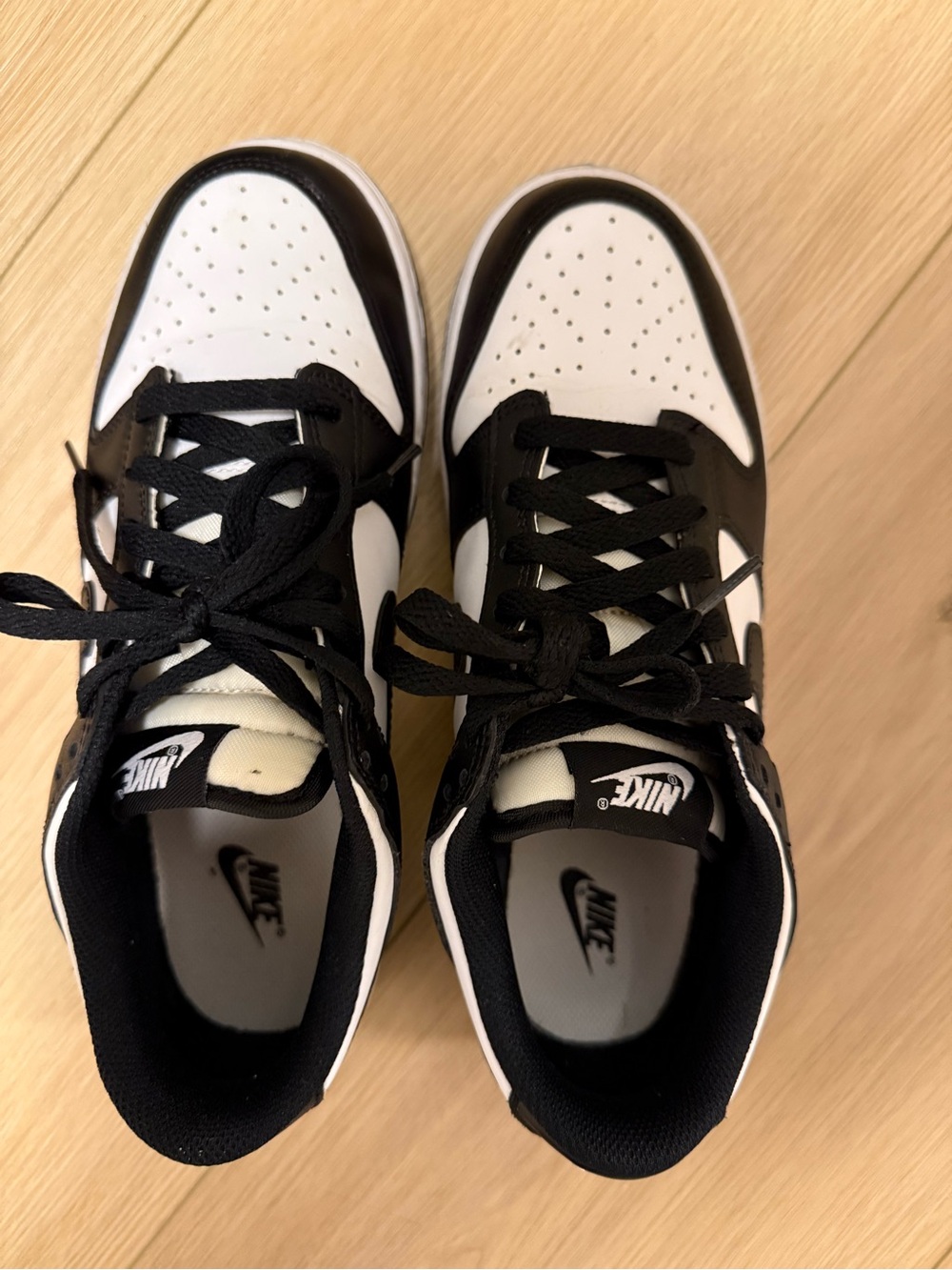 Women’s Black & White Low-Top Sneakers 8-8.5